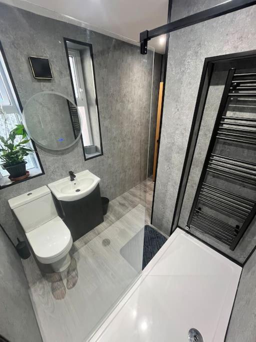 Stunning 2 Bedroom Ground Floor Sea View Apartment Rhôs-on-Sea 외부 사진