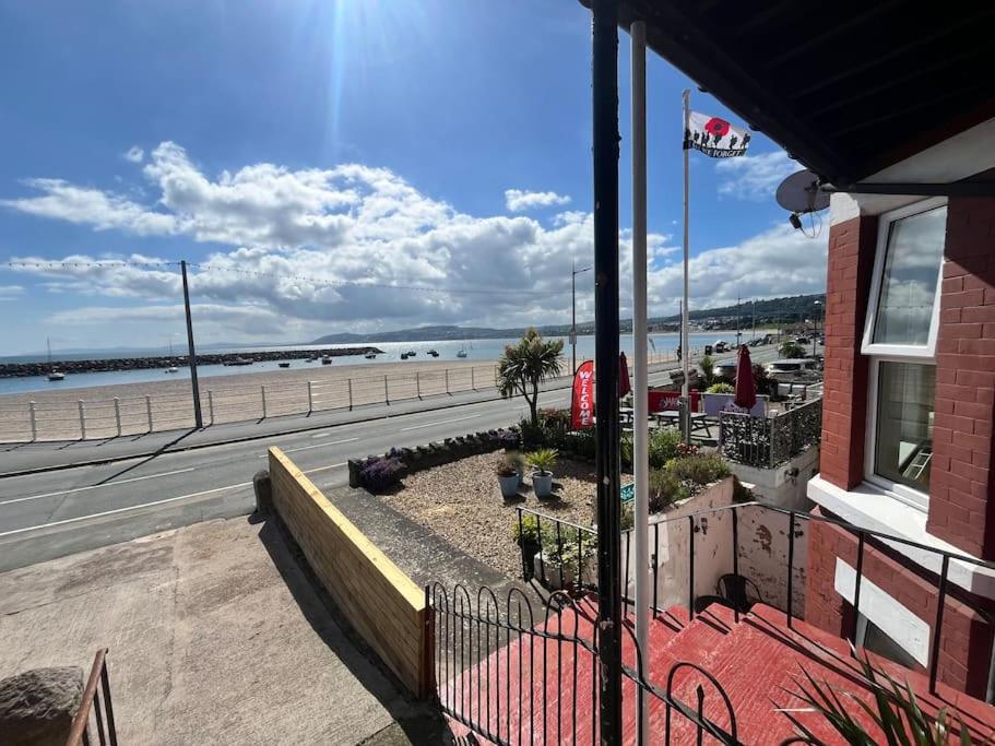 Stunning 2 Bedroom Ground Floor Sea View Apartment Rhôs-on-Sea 외부 사진