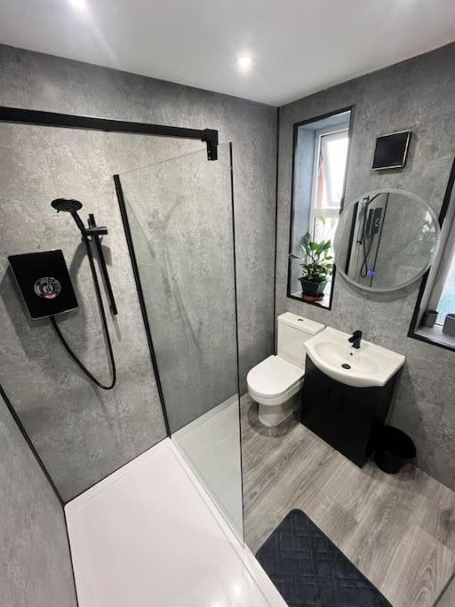 Stunning 2 Bedroom Ground Floor Sea View Apartment Rhôs-on-Sea 외부 사진