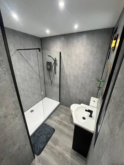 Stunning 2 Bedroom Ground Floor Sea View Apartment Rhôs-on-Sea 외부 사진