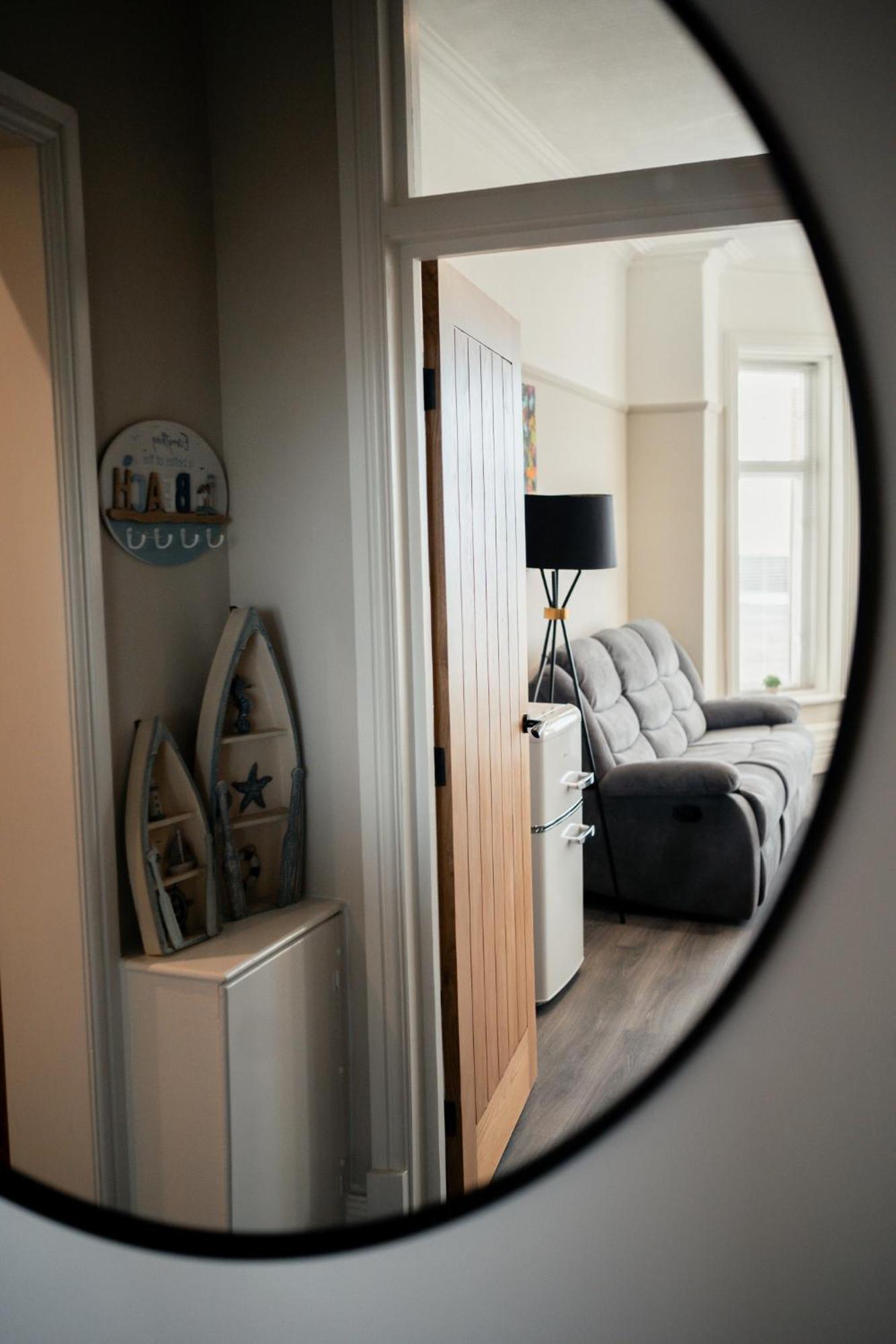 Stunning 2 Bedroom Ground Floor Sea View Apartment Rhôs-on-Sea 외부 사진