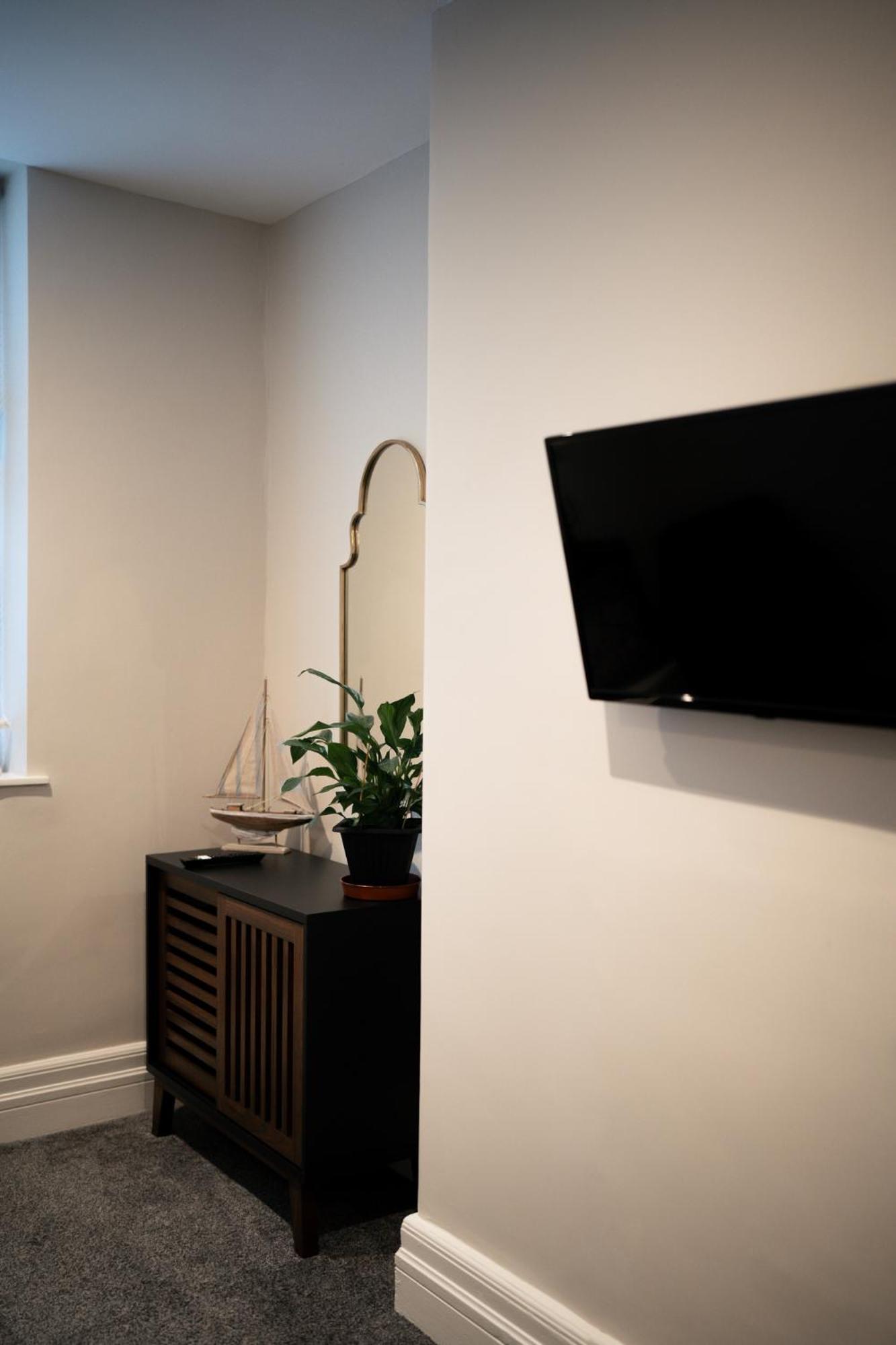 Stunning 2 Bedroom Ground Floor Sea View Apartment Rhôs-on-Sea 외부 사진